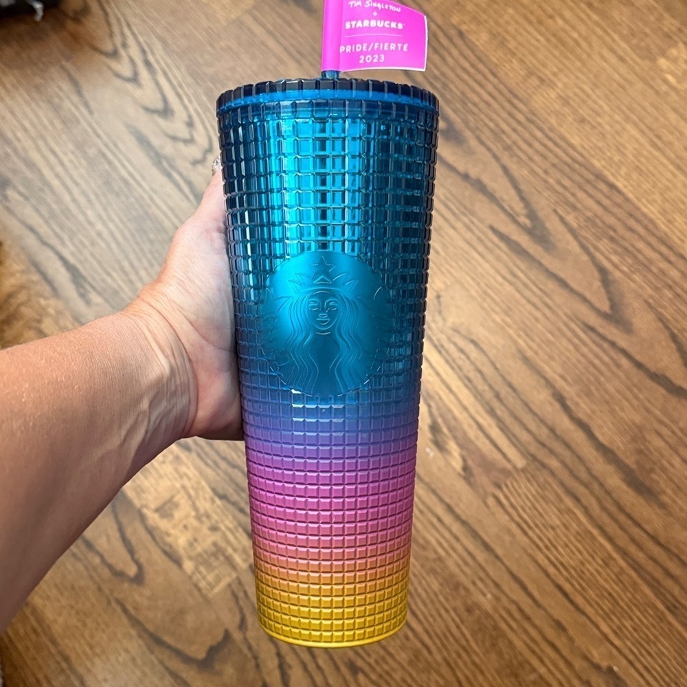 Tim Singleton Starbucks pride/fierte 2023 NEW 24 oz tumbler